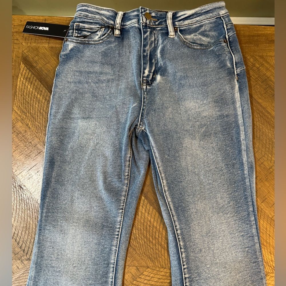 Fashion Nova Gemma Sculpting Stretch Vintage Wash High Waist Flare Jeans NWT - Picture 3 of 13